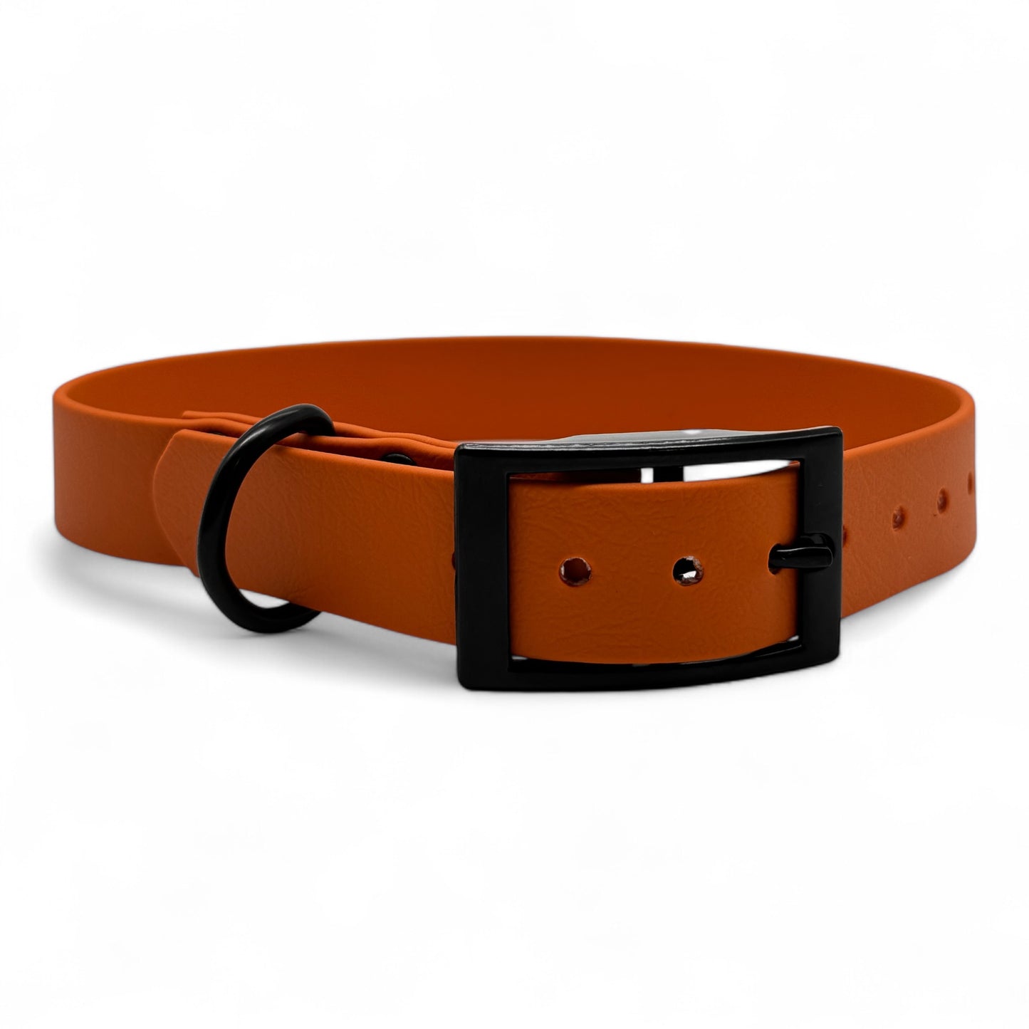 'Burnt orange' halsband met zwarte afwerking