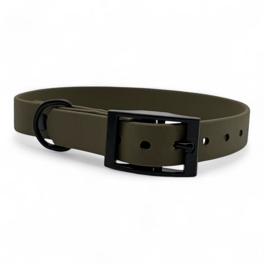 'Military olive' halsband met zwarte afwerking